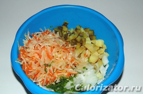 Салат из квашеной капусты с картофелем – рецепт приготовления с фото от Kulina.Ru Салат из квашеной капусты с картофелем – рецепт приготовления с фото от Kulina.Ru