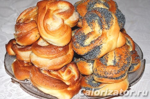 Плюшки с маком, корицей и медом Плюшки с маком, корицей и медом