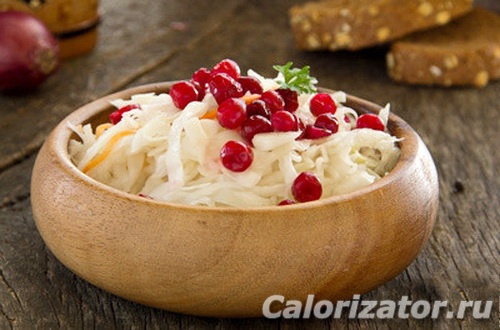 Салат из белокочанной капусты с яблоком и калиной Салат из белокочанной капусты с яблоком и калиной