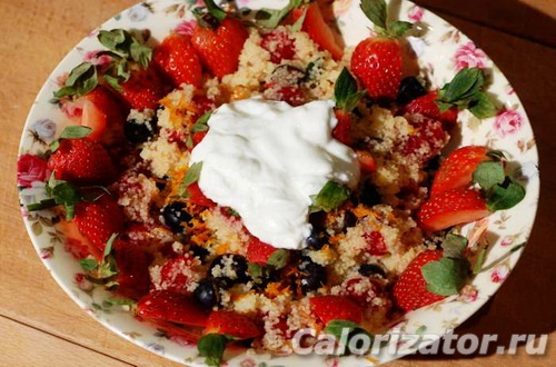 Кускус с молоком и ягодами Кускус с молоком и ягодами