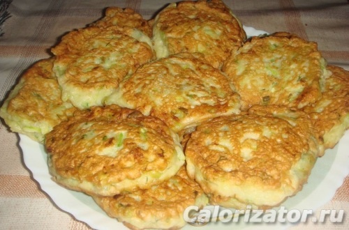 Манные оладьи с кабачками