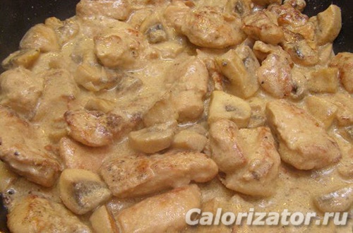 куриная грудка в сливочном соусе с шампиньонами на сковороде рецепт