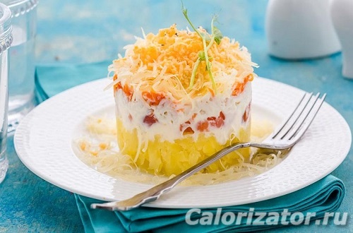 Салат с сыром и копченой горбушей Салат с сыром и копченой горбушей