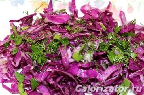 Салат из красной капусты с зеленью и хреном Салат из красной капусты с зеленью и хреном