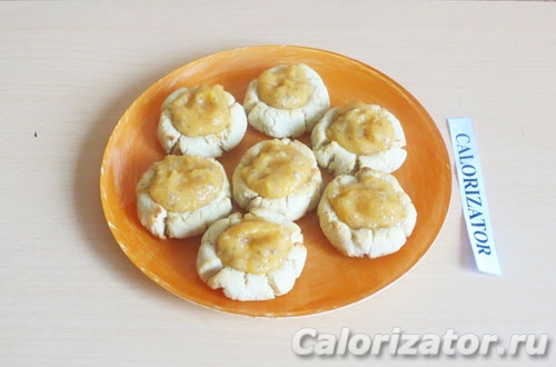 Миндальное печенье с джемом Миндальное печенье с джемом