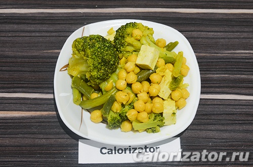 Нут тушеный с брокколи и стручковой фасолью Нут тушеный с брокколи и стручковой фасолью