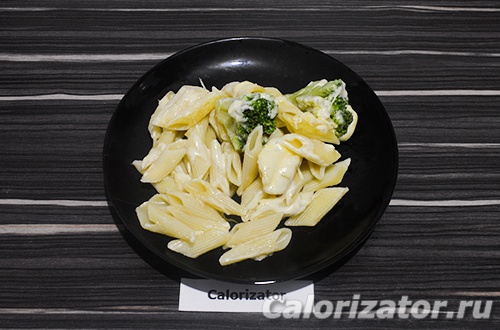 Макароны с брокколи под сырным соусом Макароны с брокколи под сырным соусом