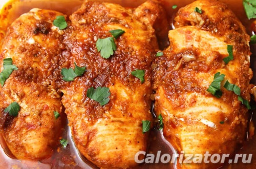 Сочная куриная грудка в пикантном соусе Сочная куриная грудка в пикантном соусе