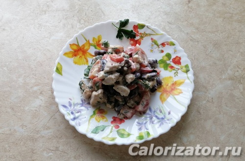 Салат с фасолью и куриной грудкой Салат с фасолью и куриной грудкой