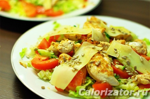 Теплый салат с курицей Теплый салат с курицей