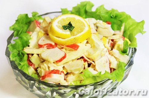 Салат с крабовыми палочками и яблоком Салат с крабовыми палочками и яблоком