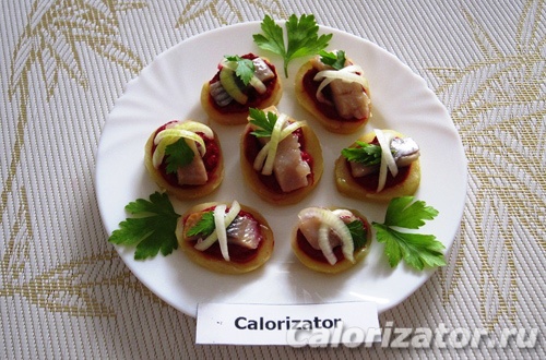 Картофельные тарталетки с сельдью Картофельные тарталетки с сельдью