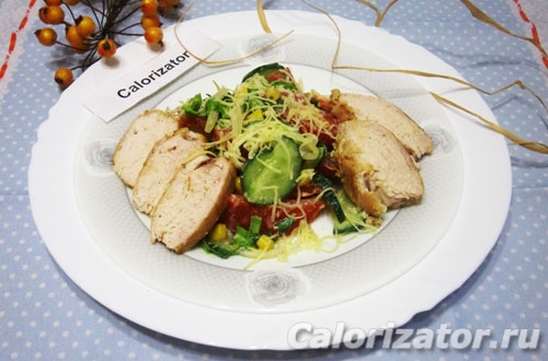Зеленый салат с курицей и сыром Зеленый салат с курицей и сыром