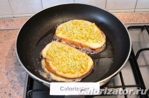 Тост с яйцом на сковороде с сыром Тост с яйцом на сковороде с сыром