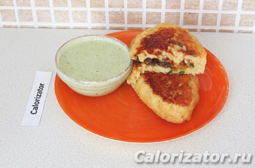 Картофельные зразы с грибами и соусом Картофельные зразы с грибами и соусом