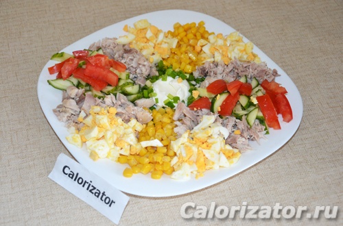 Салат с мясом, яйцом и овощами Салат с мясом, яйцом и овощами