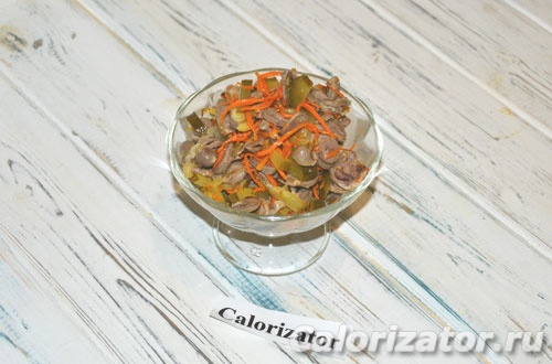 Салат с куриными сердечками и овощами Салат с куриными сердечками и овощами
