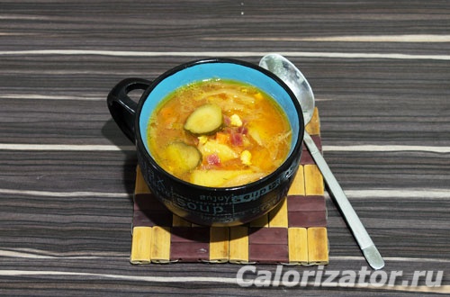 Свекольный суп с маринованными огурцами Свекольный суп с маринованными огурцами