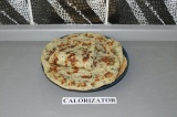 Готовое блюдо: блины с кабачком и сыром