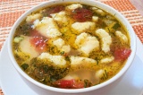 Готовое блюдо: куриный суп с клецками Готовое блюдо: куриный суп с клецками