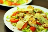Теплый салат с курицей Теплый салат с курицей
