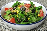 Салат с тунцом и кукурузой Салат с тунцом и кукурузой