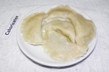 Готовое блюдо: вареники с картофелем и салом Готовое блюдо: вареники с картофелем и салом