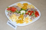 Салат с мясом, яйцом и овощами Салат с мясом, яйцом и овощами