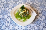 Салат с зеленью и кукурузой Салат с зеленью и кукурузой