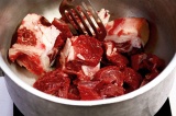 Шаг 1. Нарезать мясо. Шаг 1. Нарезать мясо.